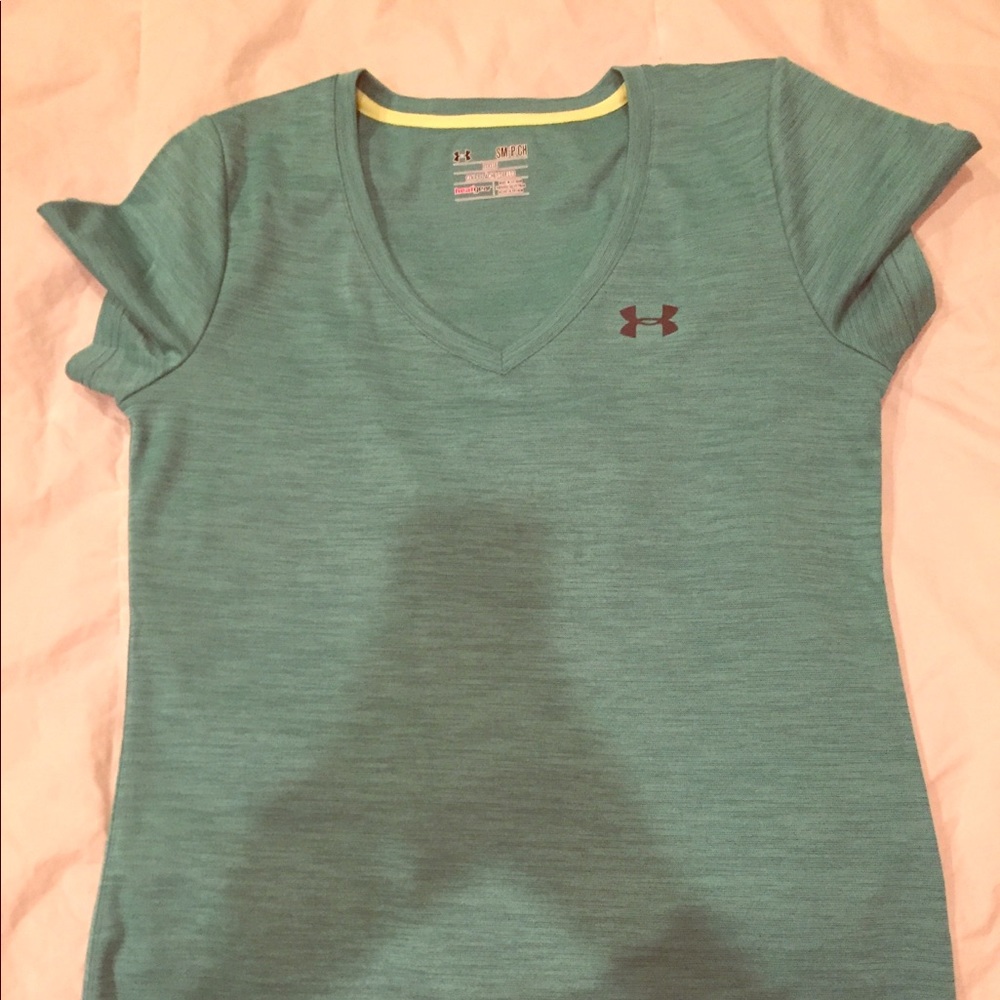 green UA work out shirt